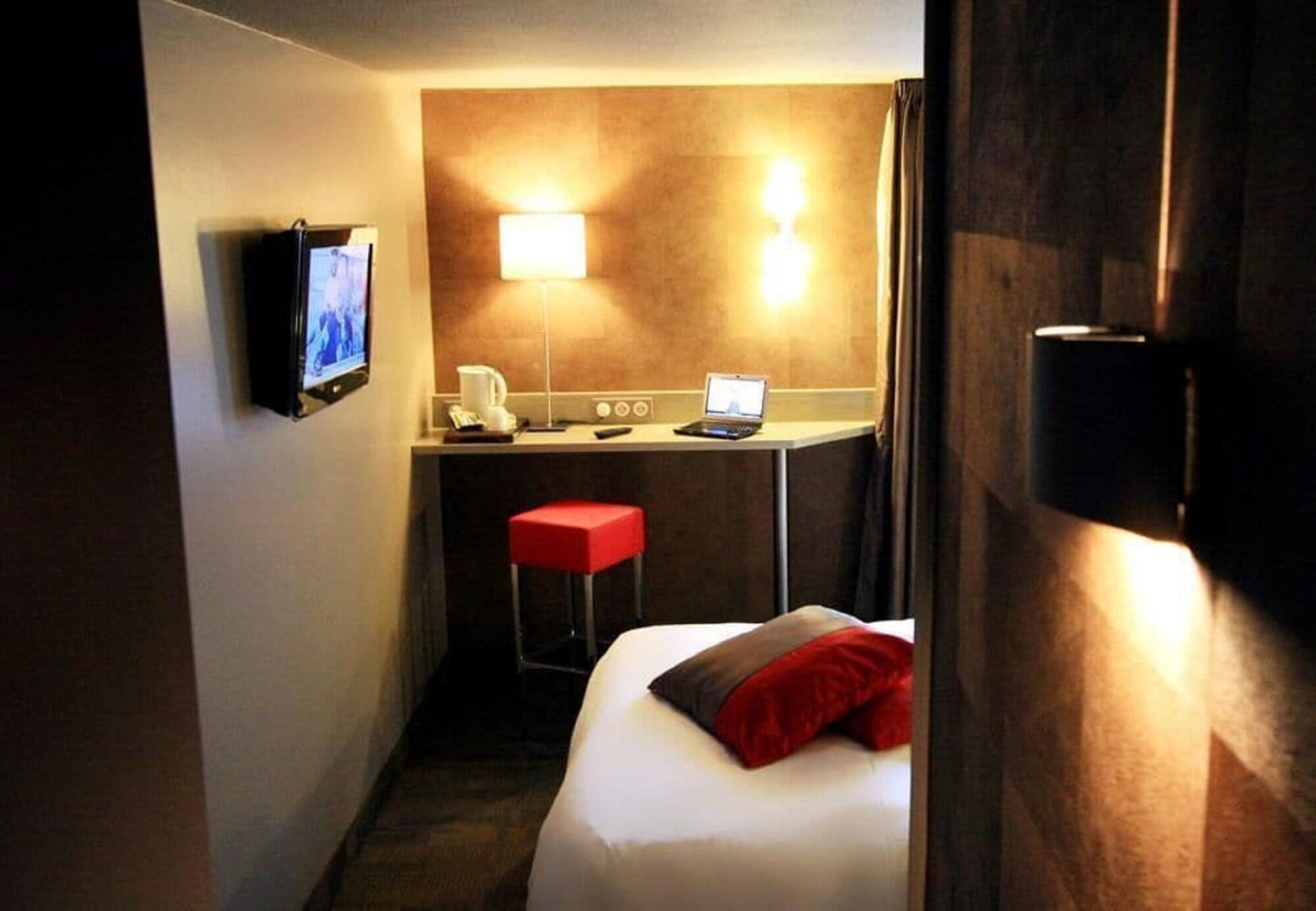 Best Western L'Atelier 117 Мобёж Номер фото