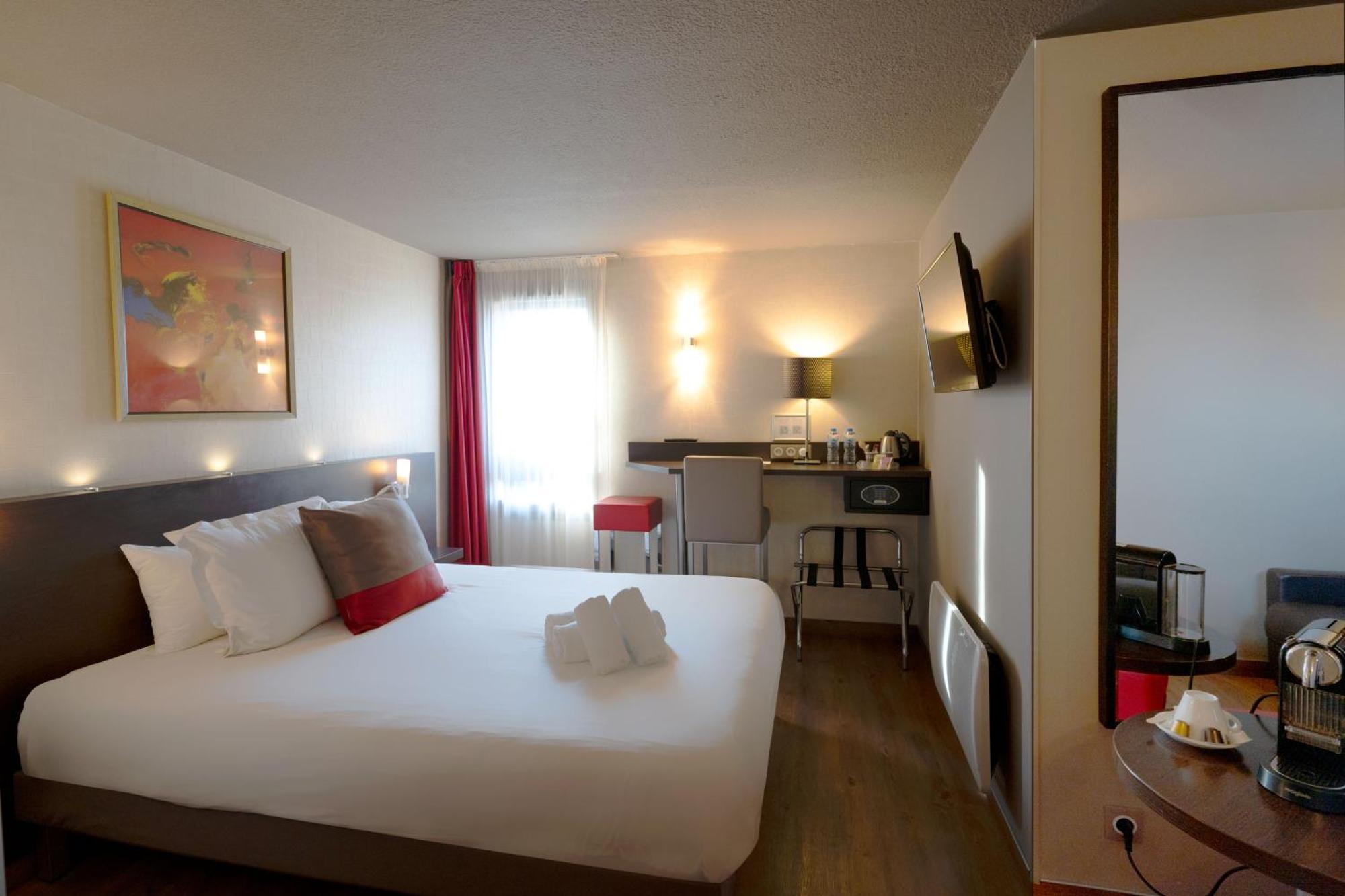 Best Western L'Atelier 117 Мобёж Экстерьер фото