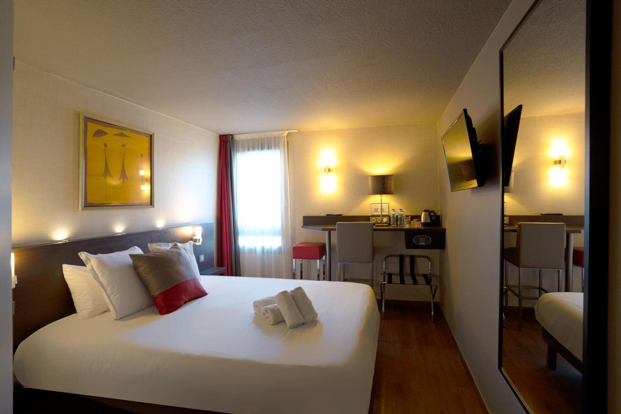Best Western L'Atelier 117 Мобёж Экстерьер фото
