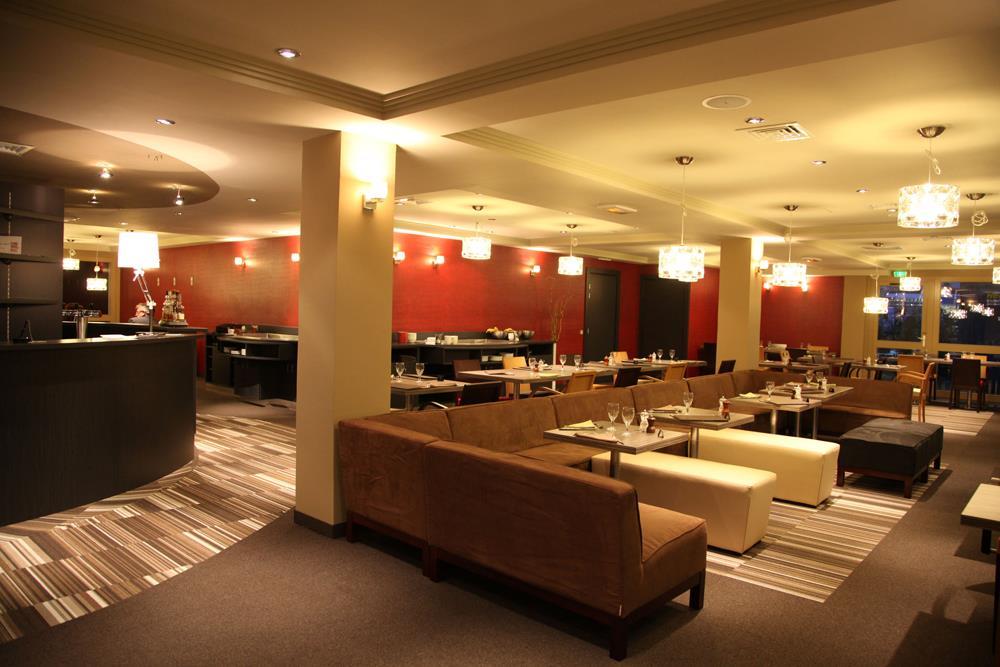 Best Western L'Atelier 117 Мобёж Ресторан фото